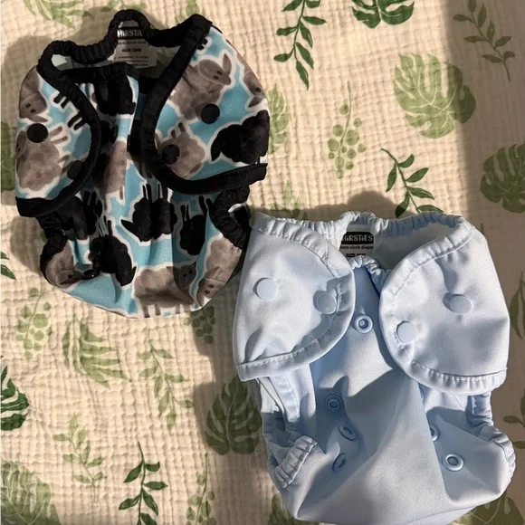 100% cotton cloth diapers (SEVEN) & 2 covers